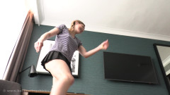 PeeFetish: Sadist patronum işememe izin vermiyor