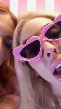 Lesbian barbies panas