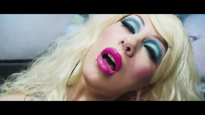 SkinVision: 핥기 - Luna Luxxx
