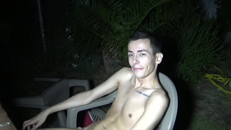 Bareback porn made in France: Quá dễ thương Kevin đã được Raxlesi Tivoli đụ