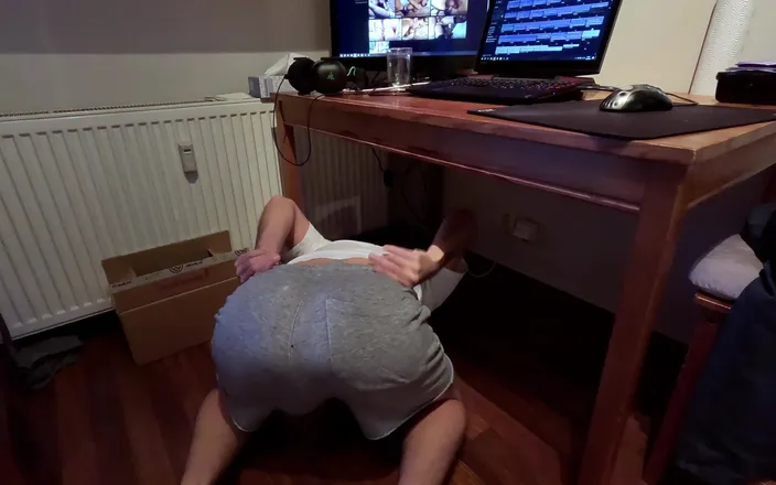 CumPearls: Ass Teasing