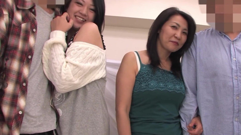 JAPAN IN LOVE: 亚洲女郎分享场景-1_japanese女孩在一起自慰，最后吮吸鸡巴