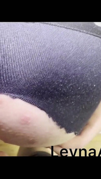 Je mi 18 let a ráda nosím na svém příteli strap-on