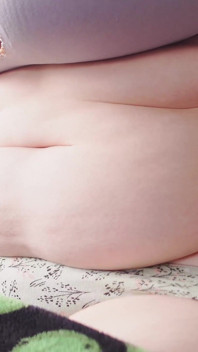 Mideye oturma fetişi, şişman göbek yakın çekim, tombul orta yaşlı seksi kadın