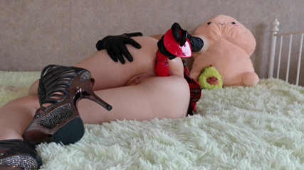 Me_little_fetish: Kemusnahan dubur, dildo pantat kecil di bawah skirt tiada seluar...