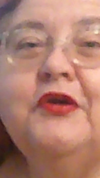 胖美女红发熟女护士vicki在为你制作口红应用视频时和你说话！