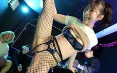 Dj Bachiero, fille de danse du club
