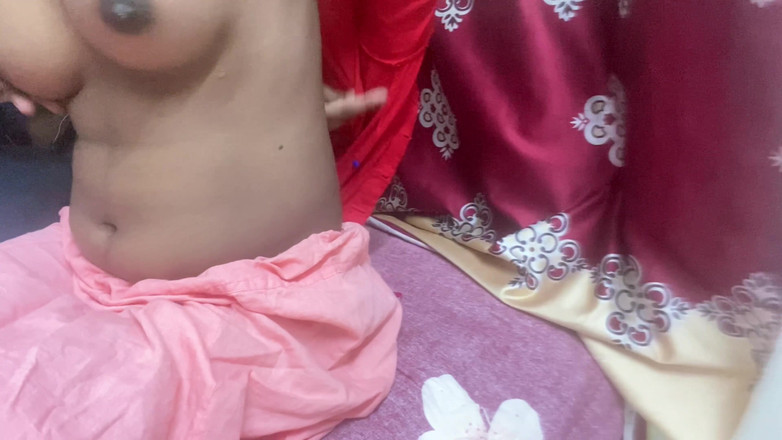 Bdsex24: Styvmor byter kläder Styvson tittar i hemlighet på när styvfar...