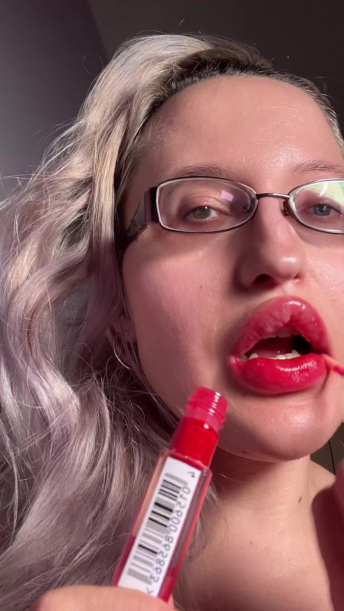 FinDom Goaldigger: 丰满的眼睛巨乳假阳具口交lipgloss joi