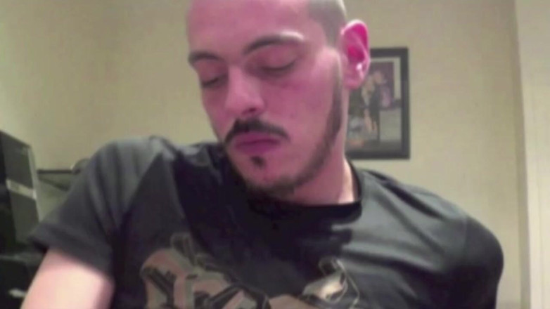 Sneaker gay: Scally fucked by Arab at home