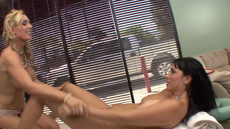 Porn To Love: 3 scenes - Total lesbians - 7 - Full movie / over 100 min