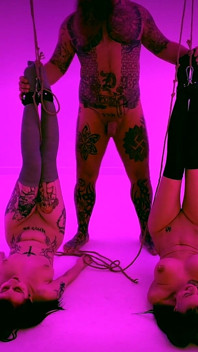 เซสชั่นเย็ดรุนแรงสําหรับซับสาวสองคน - มุมมองด้านหน้า