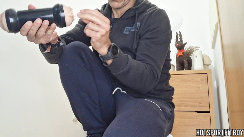 Hotsportfitboy: Risicovolle fleshlight neukpartij bij vriend thuis - grote harde pik en...