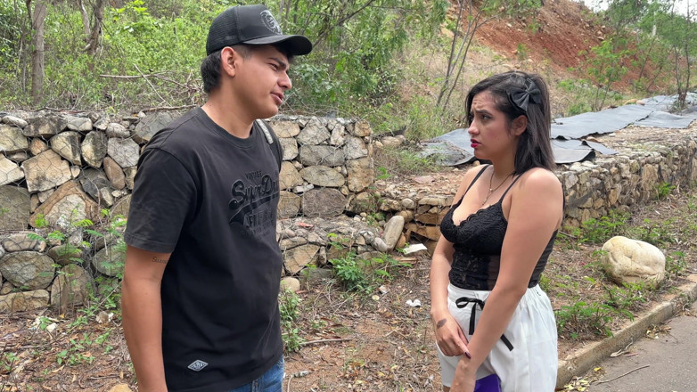 ManuelaAlvarez: Primeira sessão de fotos com uma garota estranha da bunda...