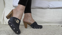 Lady Victoria Valente: Blaue Holzpantoffeln, Sabots, Lady Victoria Valente