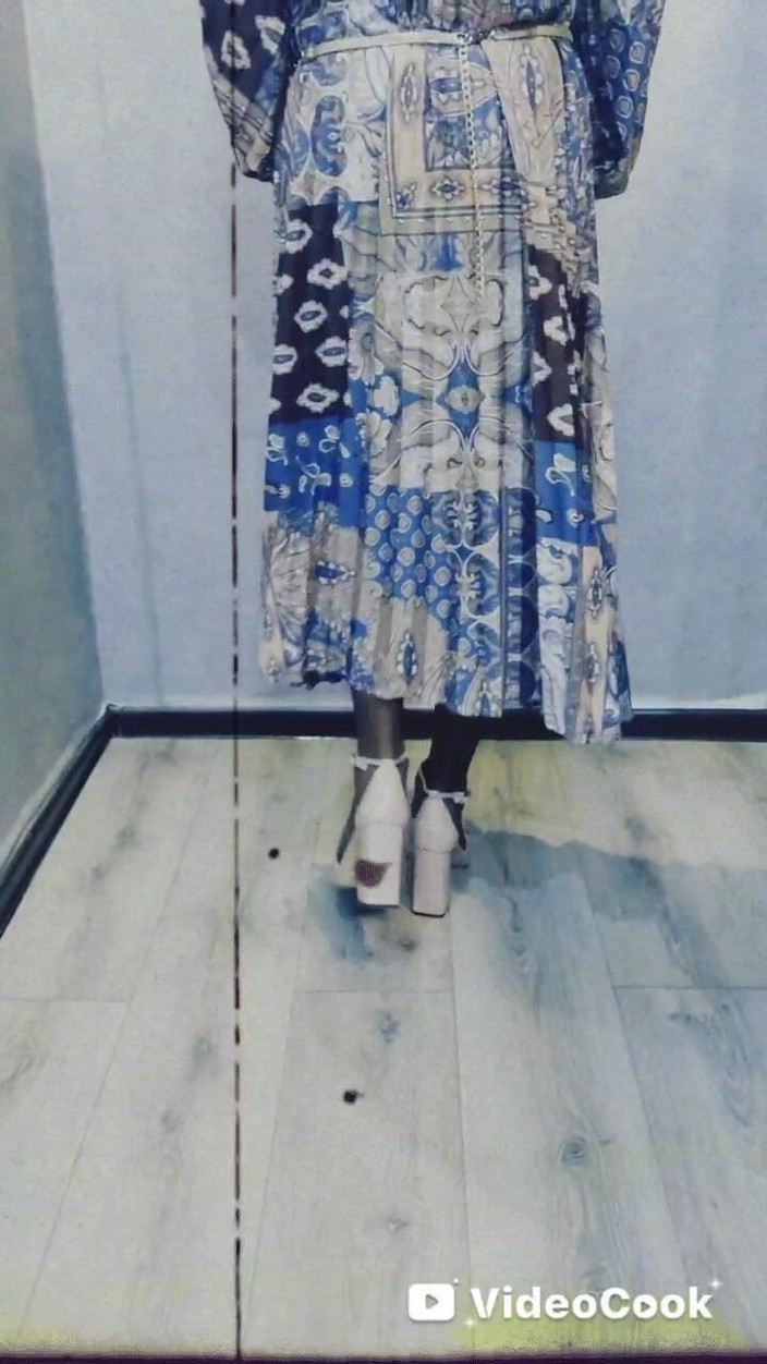 Lana Cross: Plimbarea prin casă