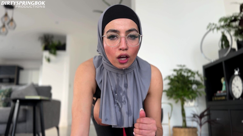 DirtySpringbok: Hijabi Aaliyah Yasin fångas av sin huskamrat och får enorm...