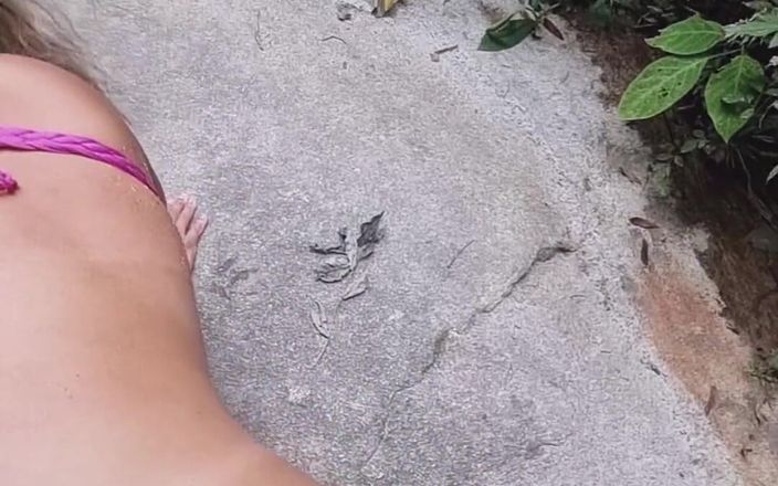 MarieChell: Fui a la cascada y estaba realmente estropeado, ¡di mi culo...