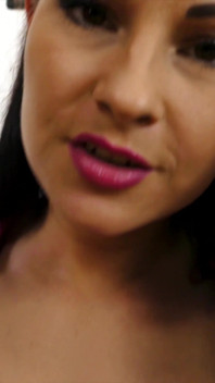 Tangan lecherous Abbie Cat yang melampau dan blowjob