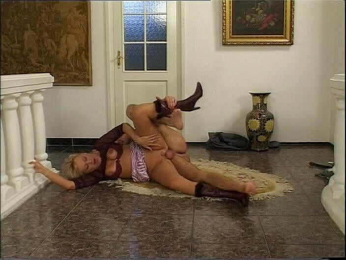 Xtime Network: Blonďatá milfka miluje ptáka