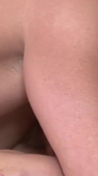 Les seins de Hagne-1 sont toujours doux et avides de bite