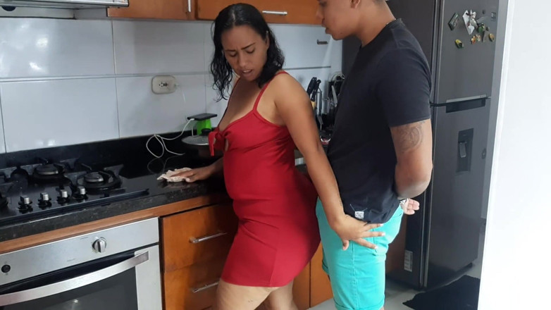 LanaKumari: La Lana Arrapata Succhia Il Mio Cazzo in Cucina