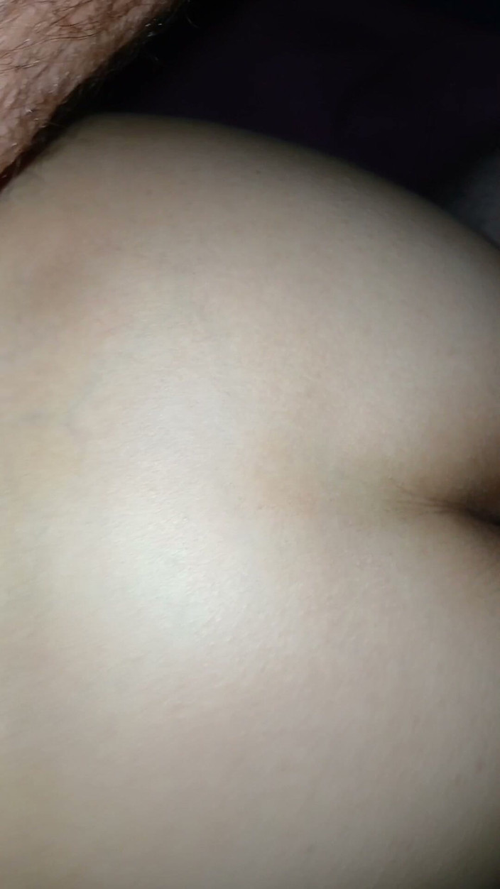Thai Milf: Asyalı amatör sıkı göt deliğini siktiriyor