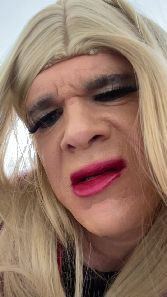 MadisonCD2025: Amador crossdresser em meia saia de salto seduz marido para...