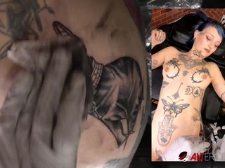 Alt Erotic: River Dawn Ink se fait tatouer puis baiser par Sascha