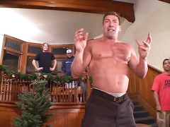 Hot Sex Party: 섹스 쾌락을 위해 사용할 순진한 여대생을 찾는 발정난 fratboys