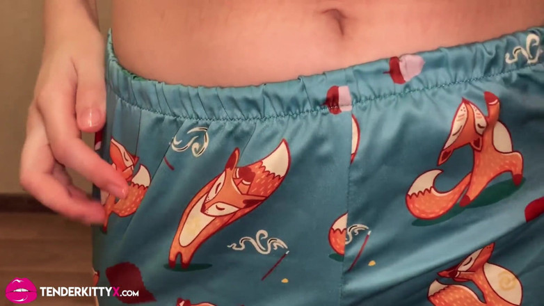 Tender Kitty: La ragazza succhia il cazzo e la figa scopando la...