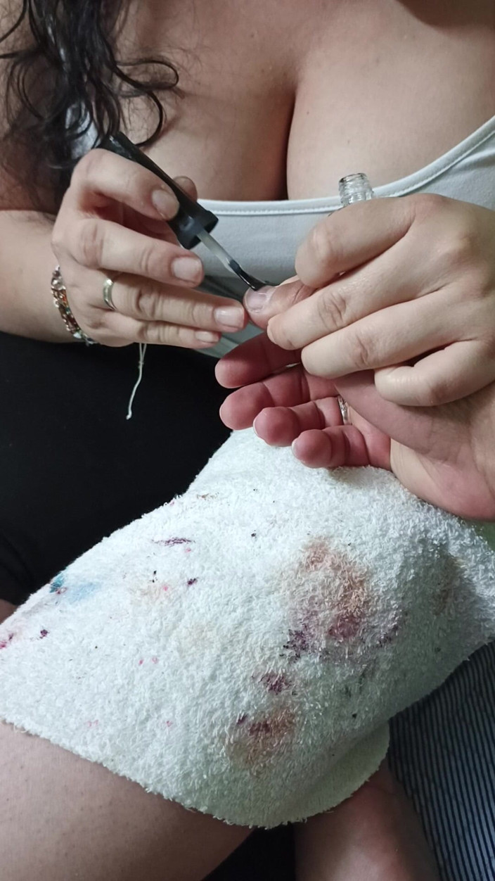 PAREJA LATINA: I Can't Oppose Touching the Manicurist's Tits