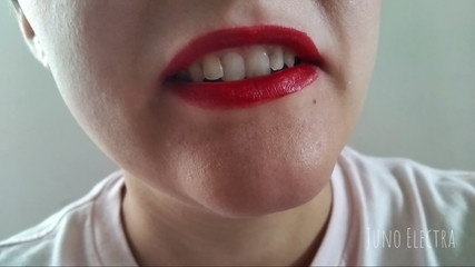 The Antichristrix: Obryně Red Lips Is Hladová pro tebe POV