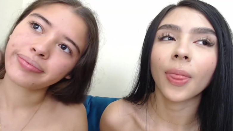 Teen amateur Latinas: Schoolgirls Lick Cock, and Taste Their Tongues While Sharing Saliva
