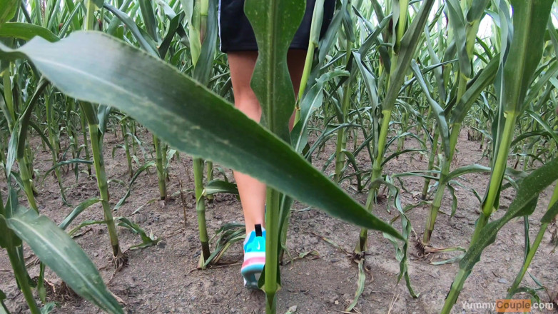 Yummy Couple: Had to kneel down in the field and cum on...