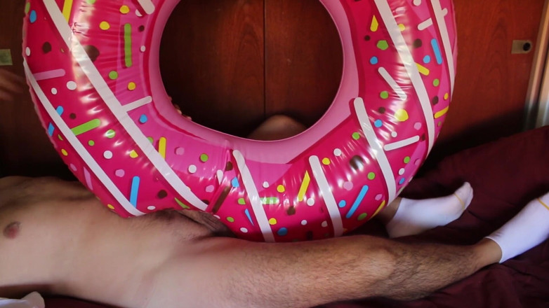 Inflatable Lovers: Inflatable donut