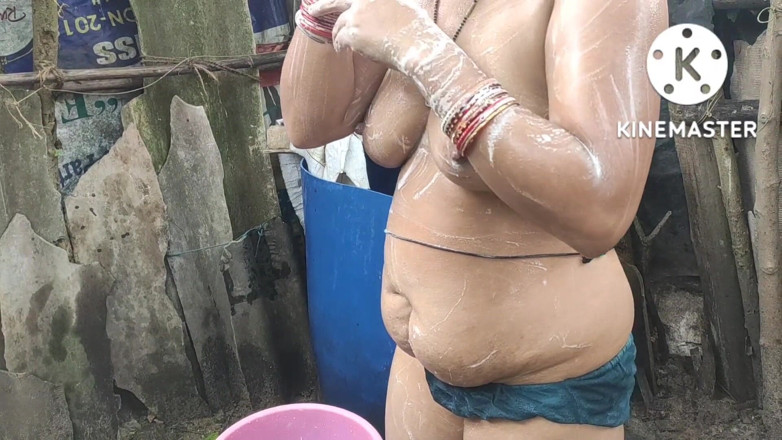 Anita yadav: Anita Yadav温泉おっぱいとお尻
