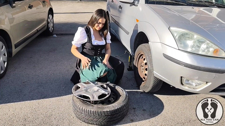 All You Can Fetish: Dirndl dziwka dostaje brudne i tłuste zmiany opon