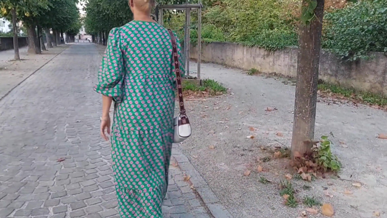 Selena701: アマチュアのブロンド成熟した妻が散歩後のセックスを楽しむ