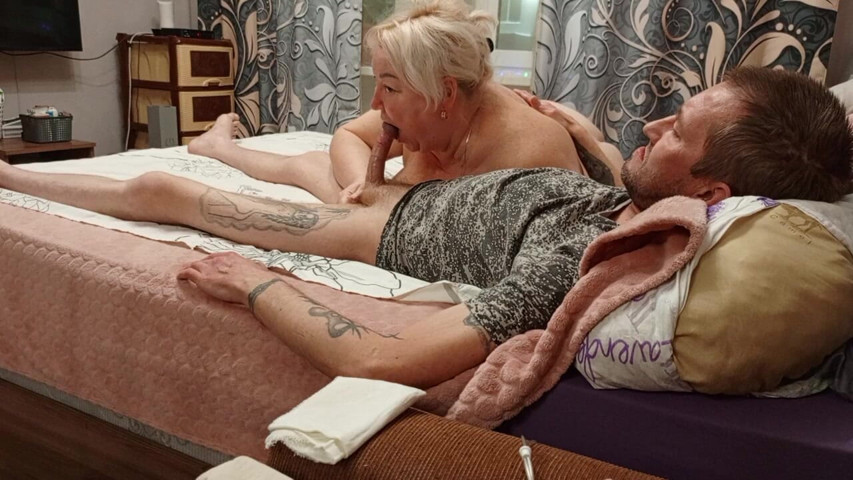 My Morning at My Stepmom's Started with a Deep Blowjob and Cum in Her Mouth (Sweet July)