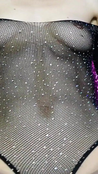 Red Nails, Belly Button and Abs to Mesmerize You