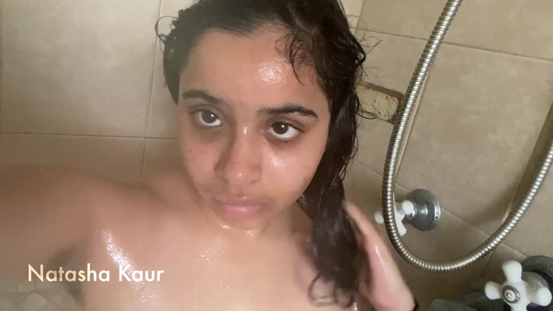 Natasha Kaur: POV: 샤워 중 시오후키