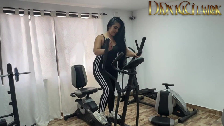 DaniClark: Il tecnico scopa un atleta in palestra