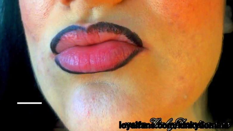 KinkyDomina: Schwarzer Lipliner ist so sexy