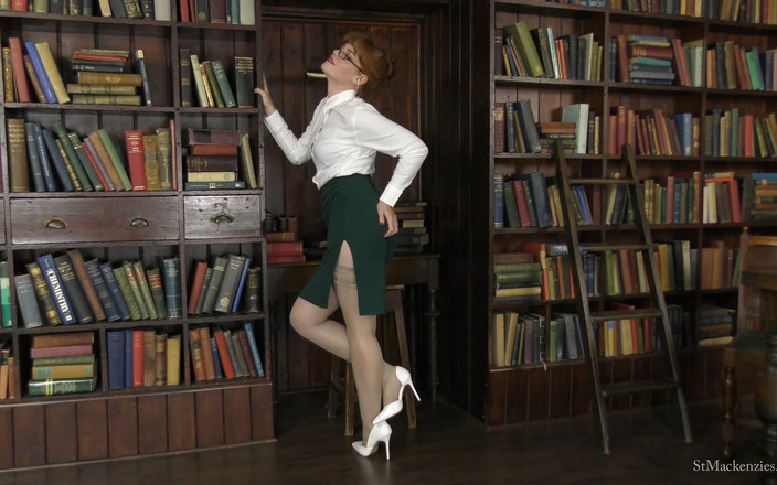 St Mackenzie's: Slečna Stránka; Zlobivá self výprask paní