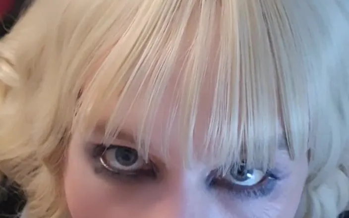Skinnyminxx_xd: Sissy Gets Thirsty After Session