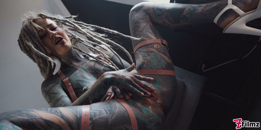 Z-Filmz: Big Squirt From Tattoo Girl in High Heels - Hard Anal...