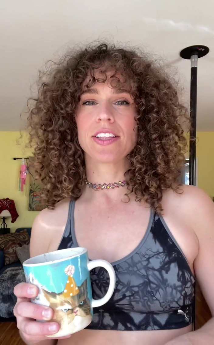 VibeWithMommy: Ich werde gefragt, wie meine erste anal Erfahrung gewesen ist!...
