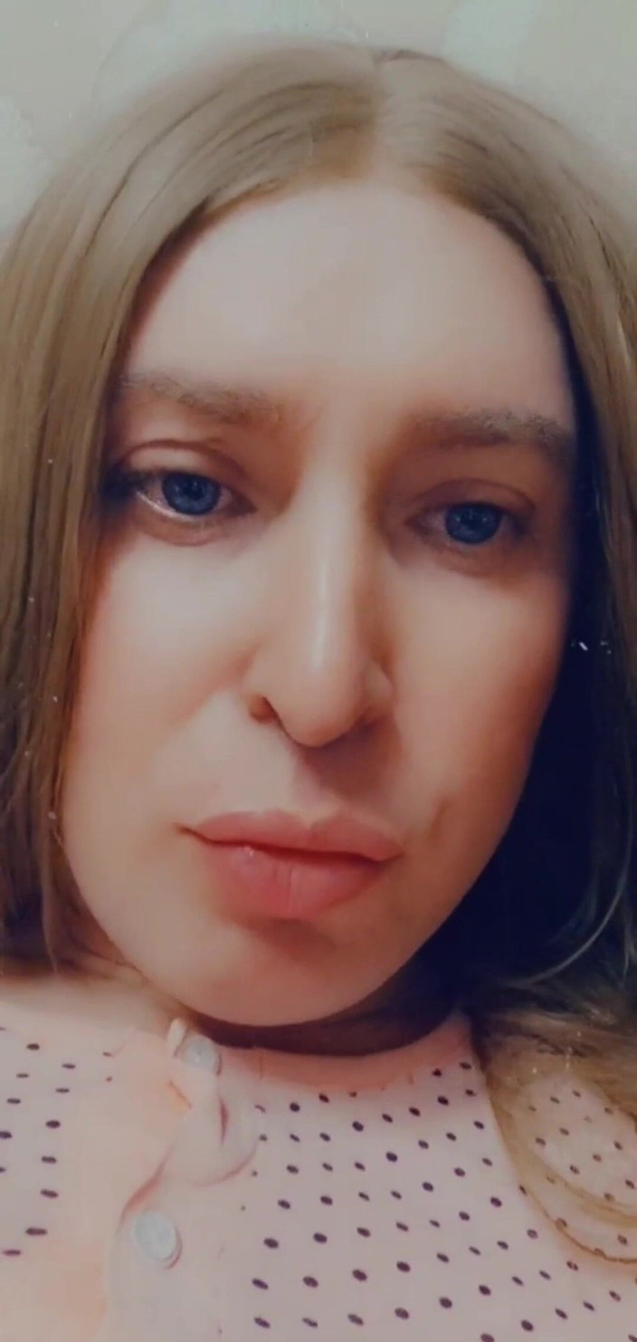 Bonnie Phoenix: प्यारी टी-गर्ल बोनी कोमल की उसके खिलौने के साथ चुदाई