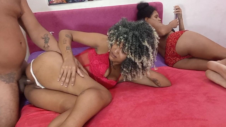 Bebes vagabundas: Młoda dziewczyna uprawia seks ze starszym mężczyzną obok rogacza mojej żony.